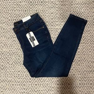 ⚡️NWT Tahari jeans size 8 skinny